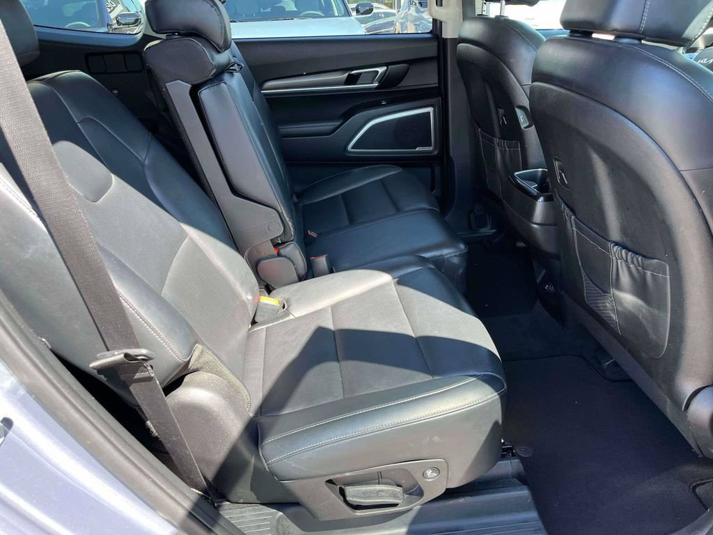 Used 2022 Kia Telluride LX AWD/4WD image 11