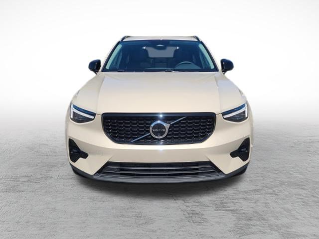 Used 2025 Volvo XC40 B5 Plus w/ Climate Package AWD/4WD image 2