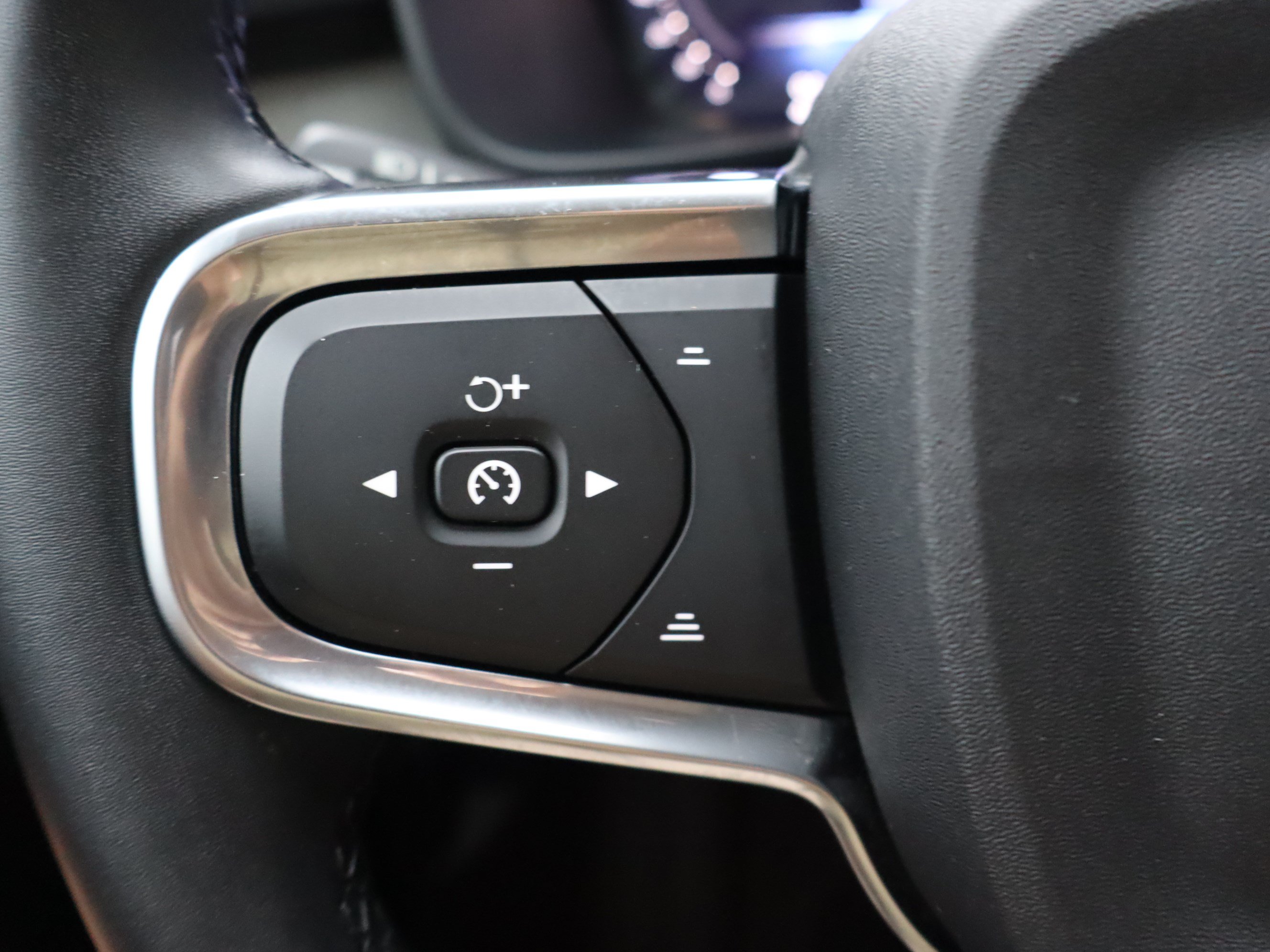 Used 2025 Volvo XC40 B5 Core AWD/4WD image 20