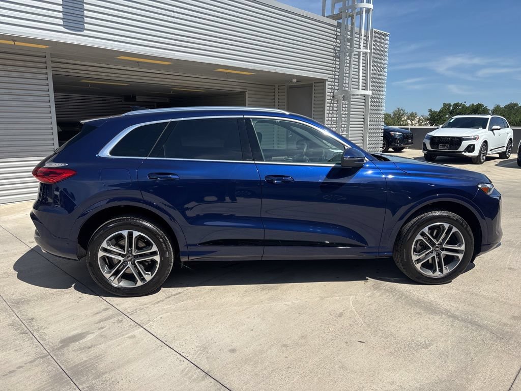 Certified 2025 Audi Q5 Premium w/ Convenience Package AWD/4WD image 4