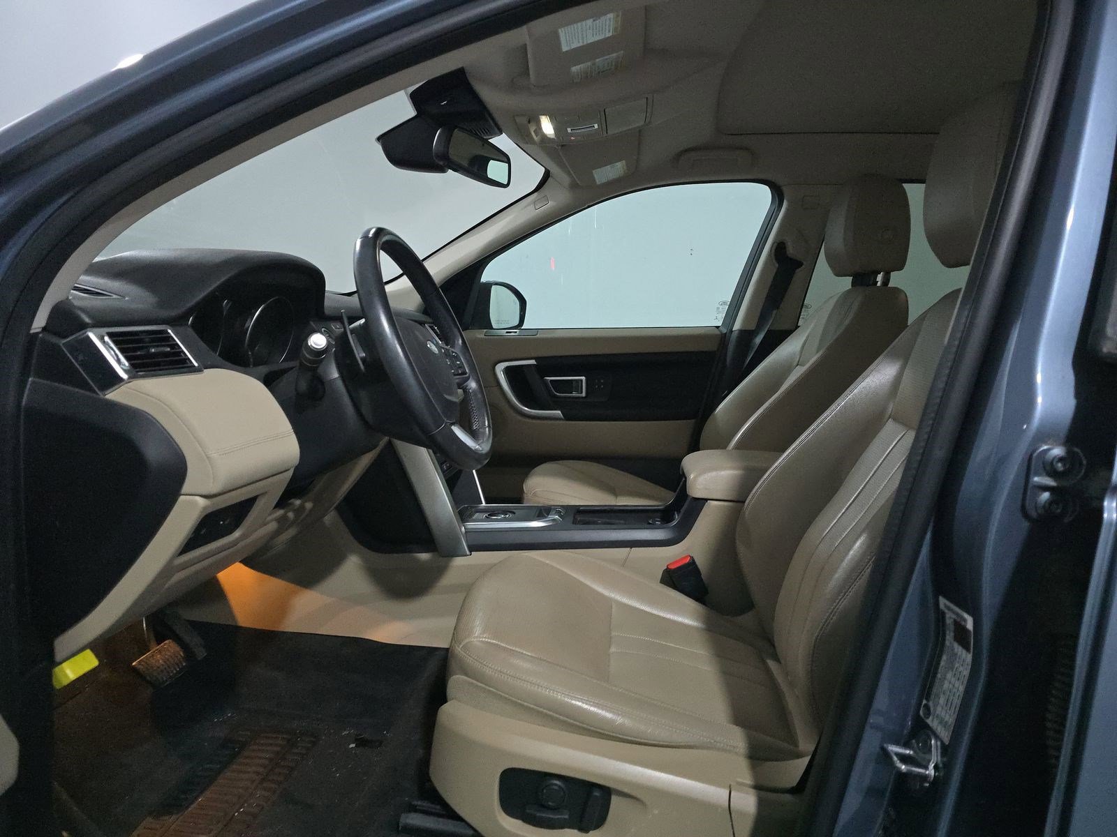 Used 2019 Land Rover Discovery Sport HSE AWD/4WD image 10