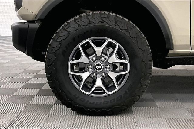 Used 2025 Ford Bronco Badlands image 9
