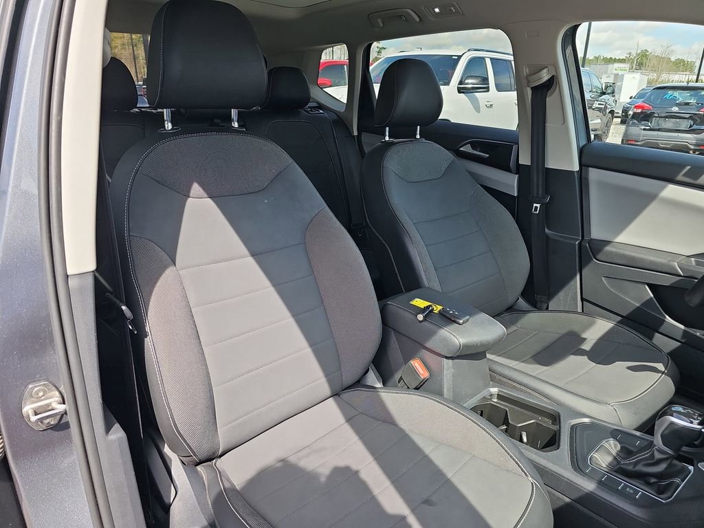 Used 2022 Volkswagen Taos SE w/ Panoramic Sunroof Package image 13