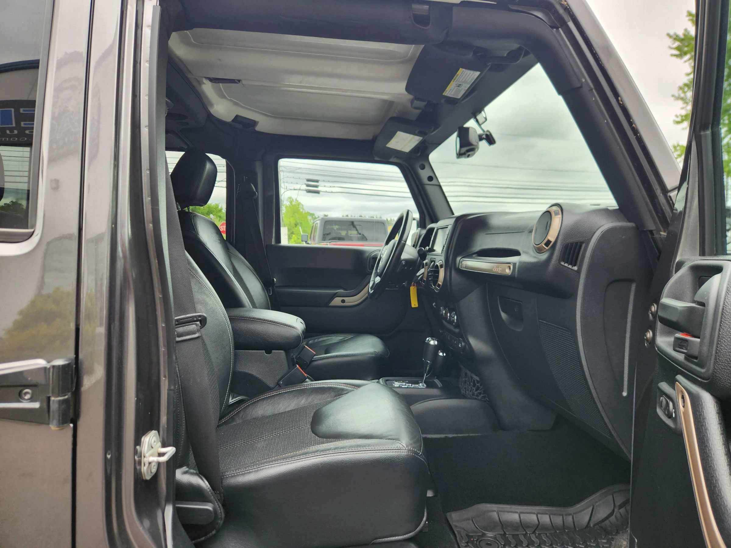 Used 2016 Jeep Wrangler Unlimited Sahara image 42