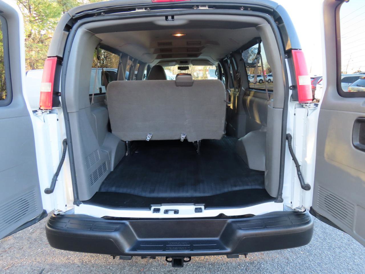 Used 2014 Chevrolet Express 3500 LS image 7