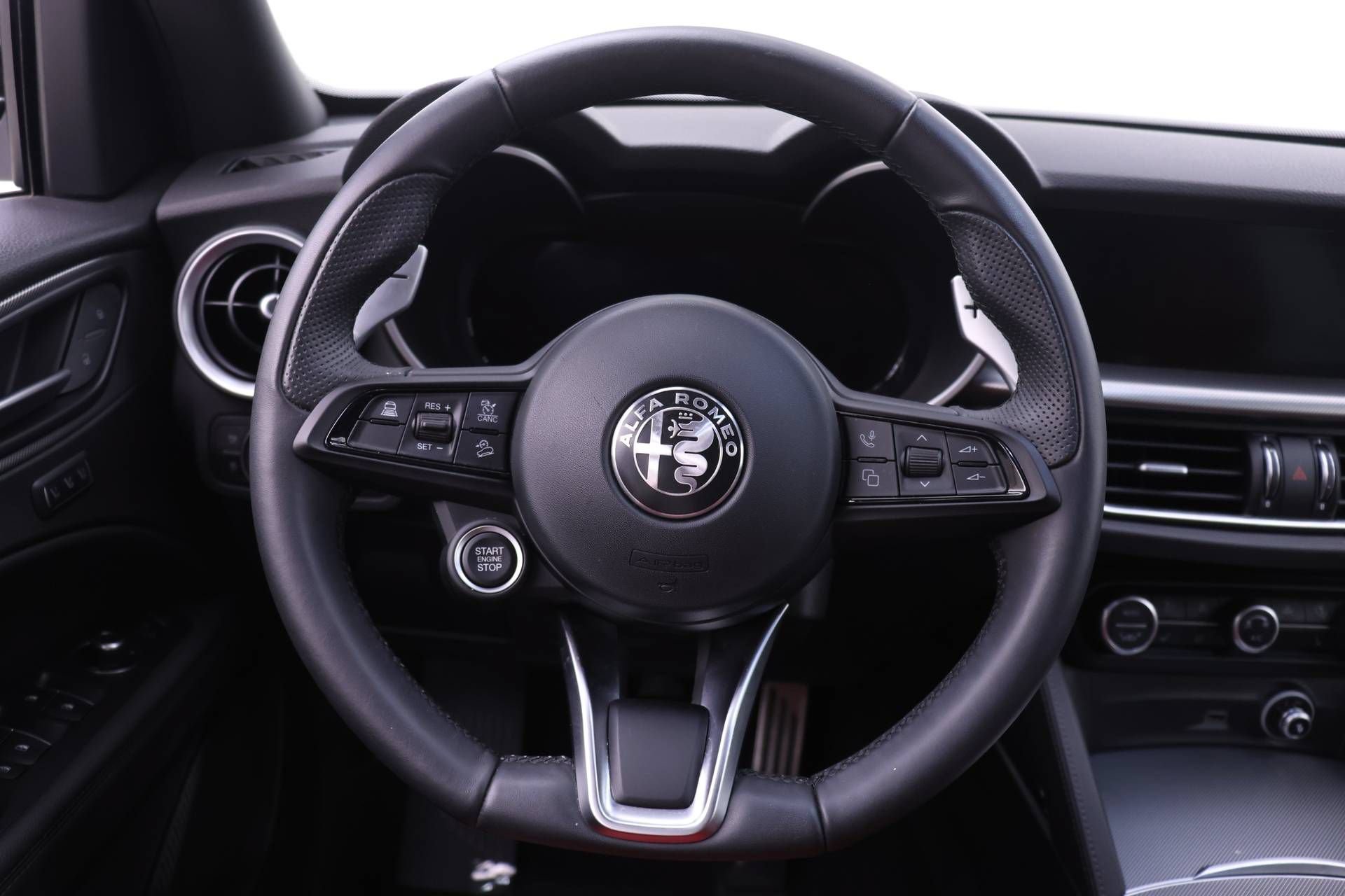 Certified 2024 Alfa Romeo Stelvio Veloce AWD/4WD image 17