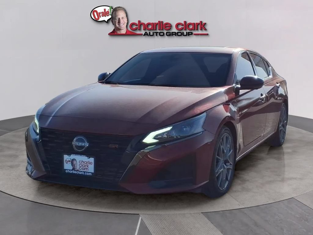 Used 2024 Nissan Altima 2.0 SR FWD image 1