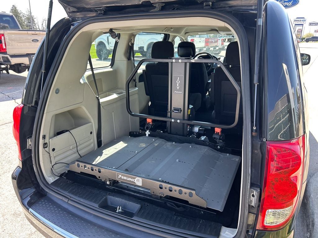 Used 2015 Dodge Grand Caravan American Value Package FWD image 17