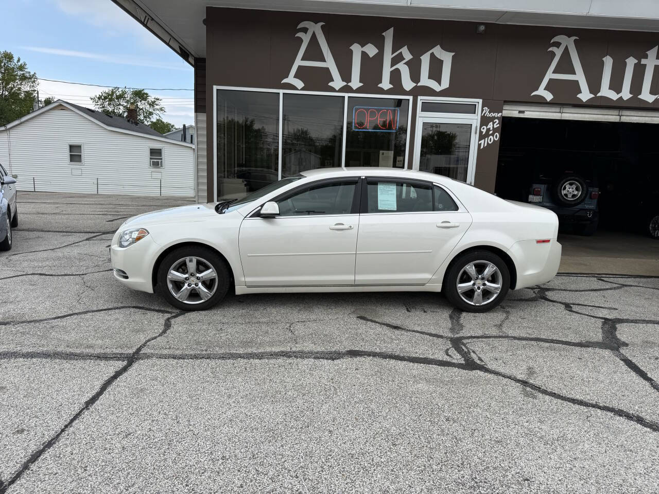 Used 2011 Chevrolet Malibu LT w/ White Diamond Premium Package FWD image 6