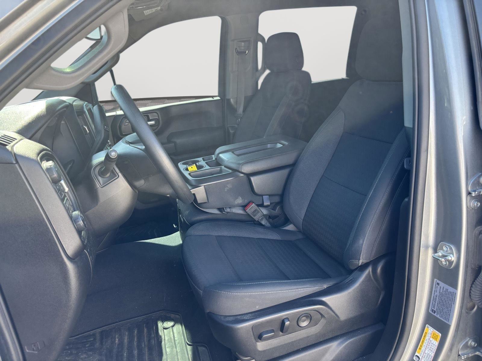 Used 2025 Chevrolet Silverado 2500 Custom w/ Custom Value Package image 17