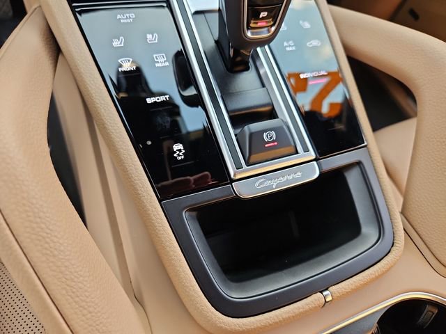 Used 2023 Porsche Cayenne Platinum Edition image 22