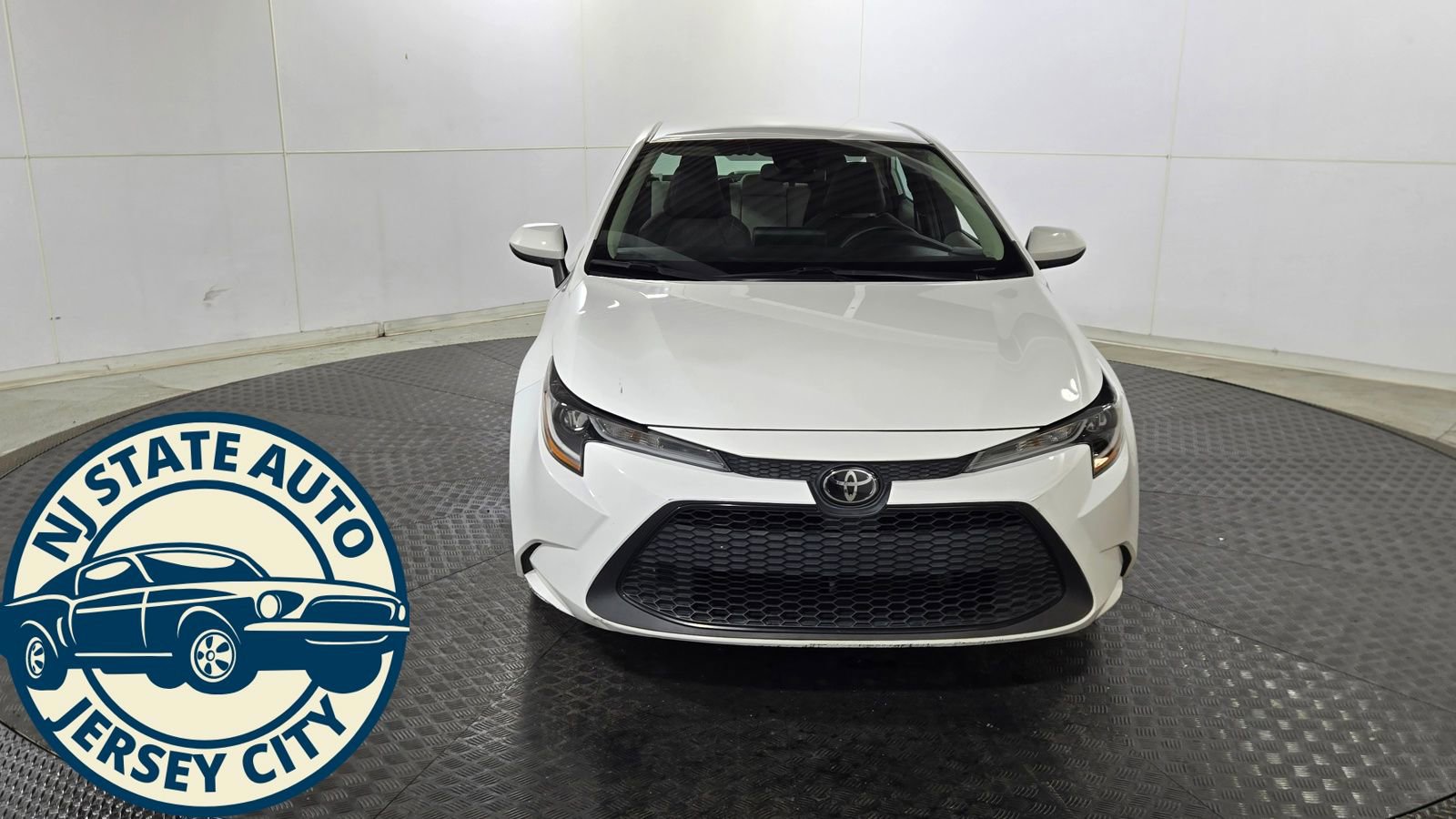 Used 2022 Toyota Corolla LE image 2