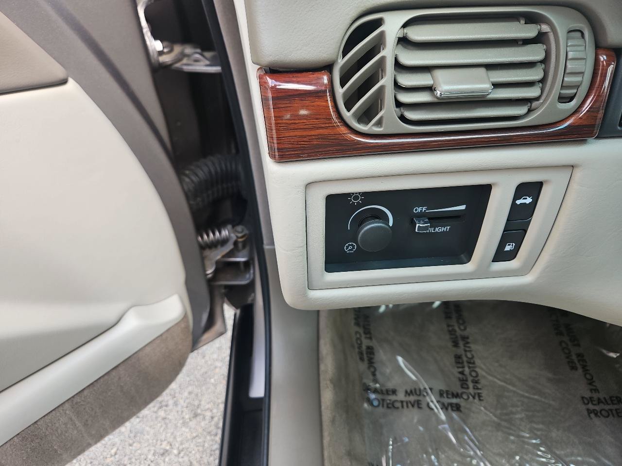 Used 1998 Cadillac De Ville FWD image 24
