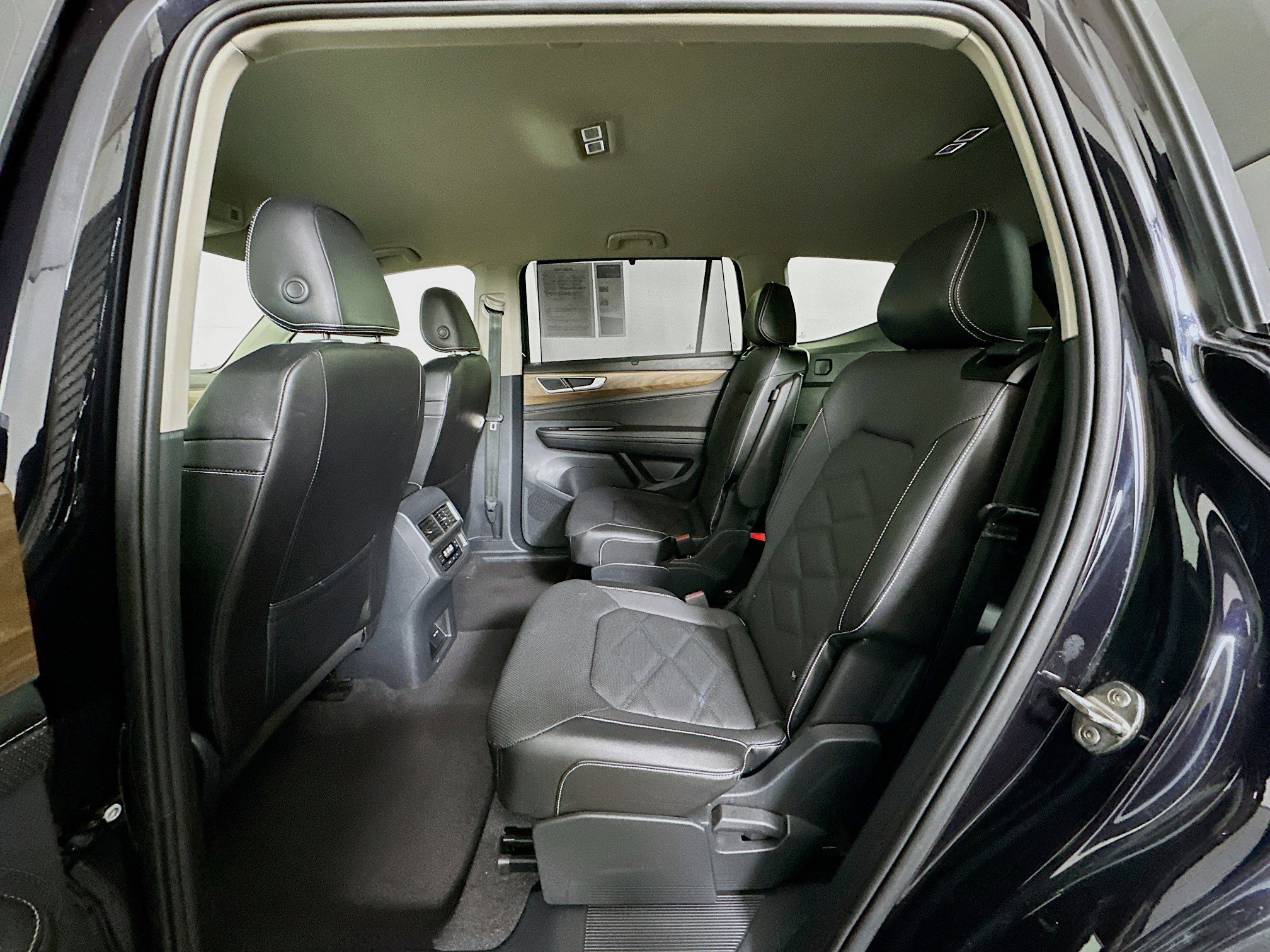 Used 2024 Volkswagen Atlas SE image 28