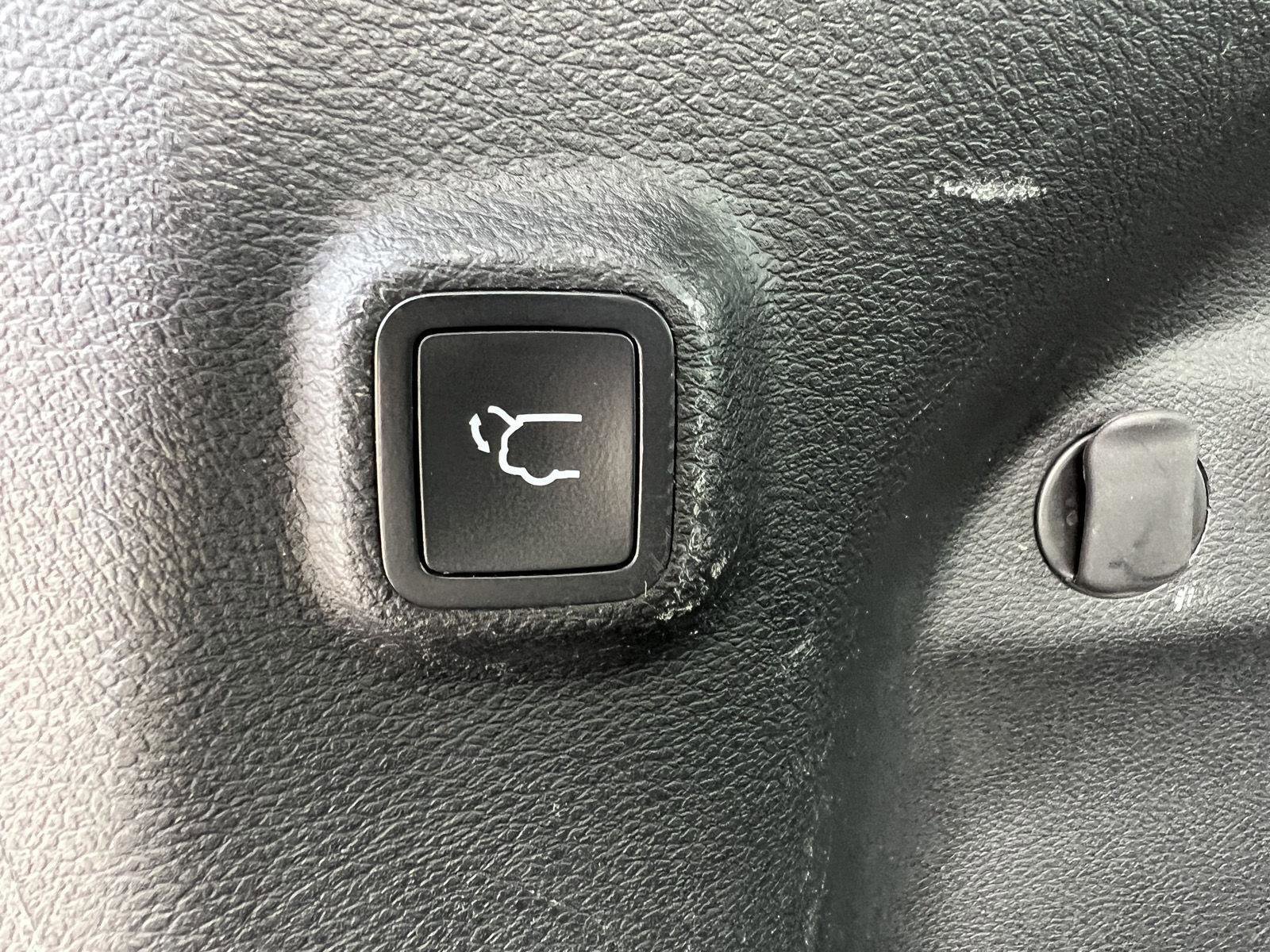 Used 2023 Jeep Cherokee Altitude Lux image 43