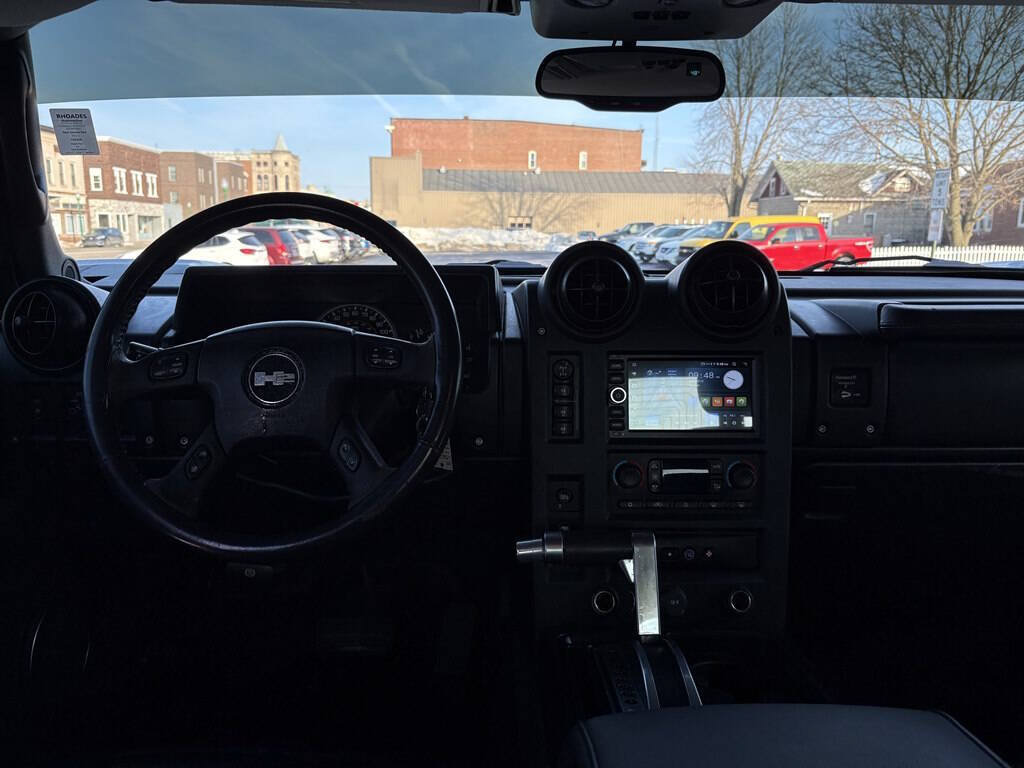Used 2005 HUMMER H2 SUT w/ Preferred Equipment Group AWD/4WD image 34