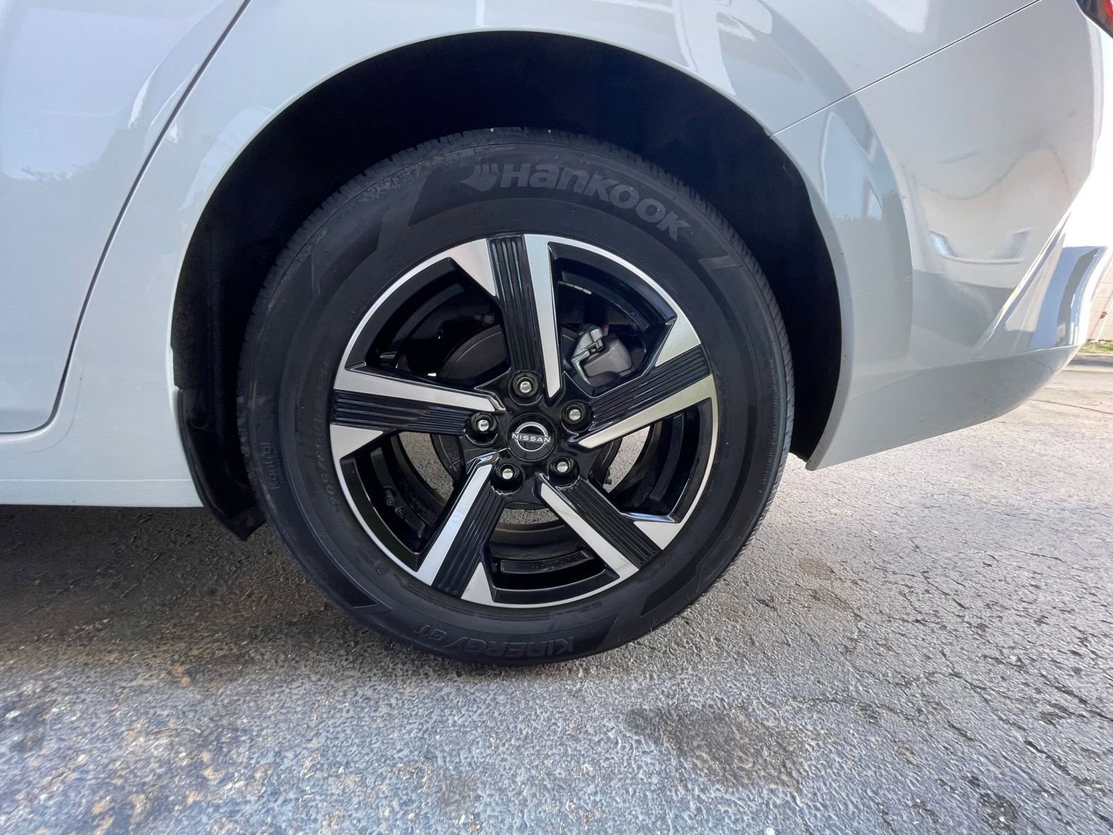 Used 2025 Nissan Sentra SV image 28