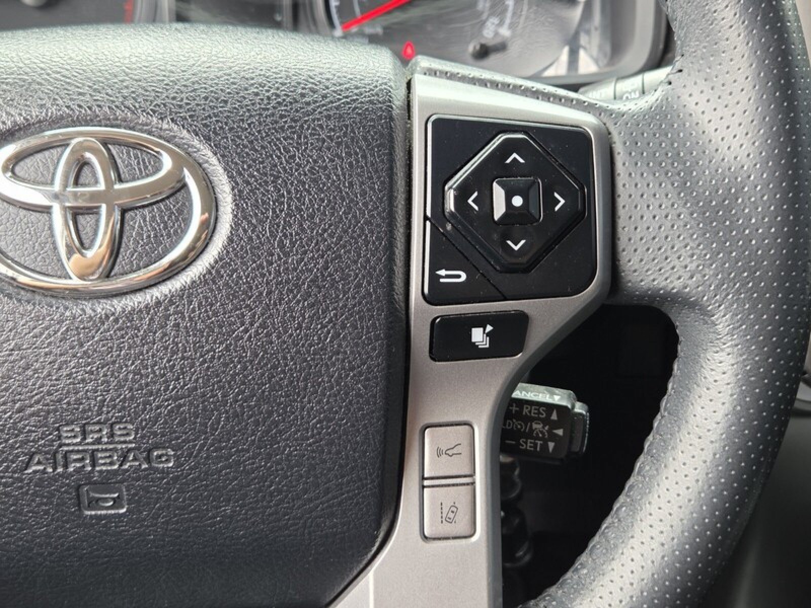 Used 2020 Toyota 4Runner SR5 AWD/4WD image 26