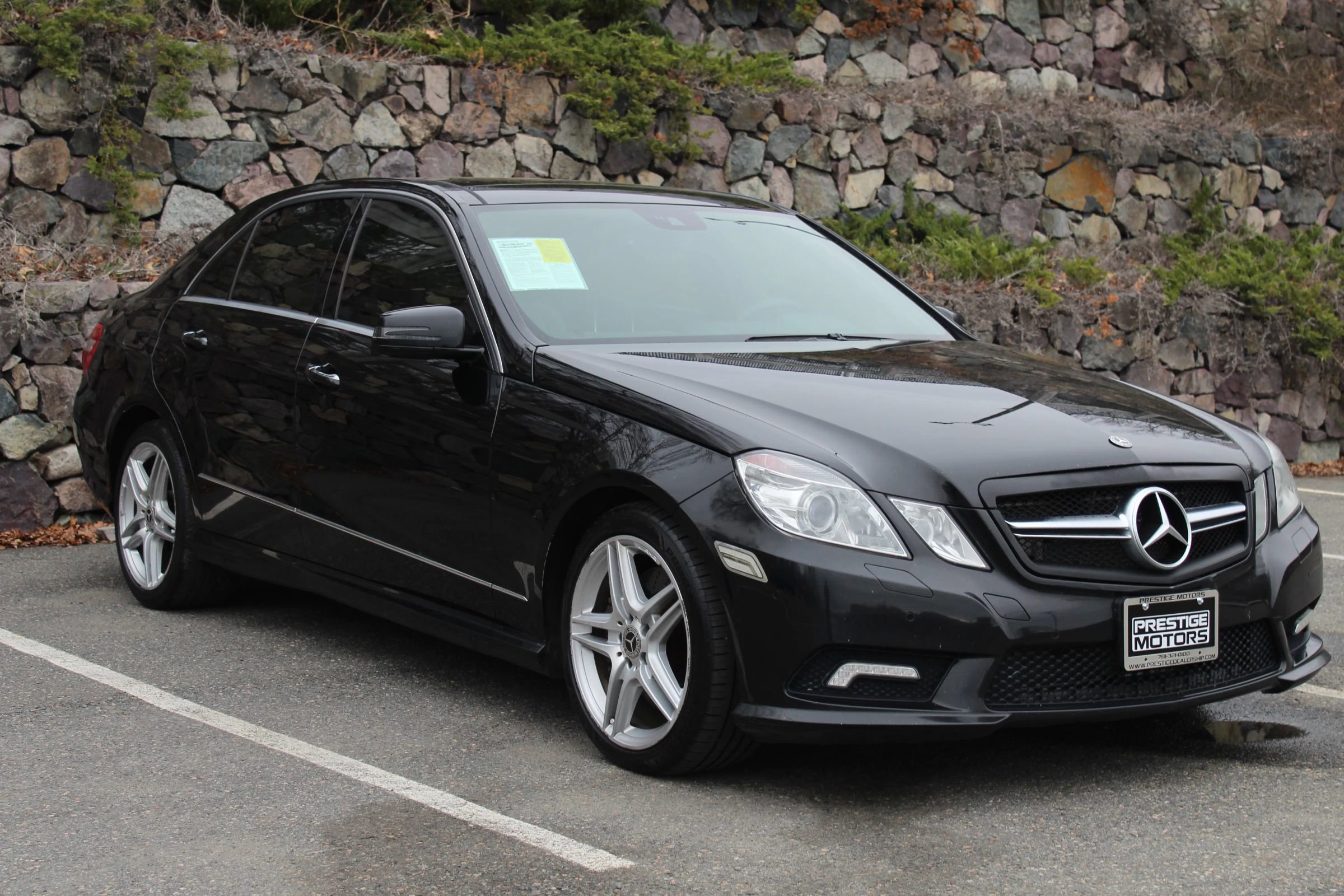 Used 2011 Mercedes-Benz E 550 4MATIC Sedan image 4