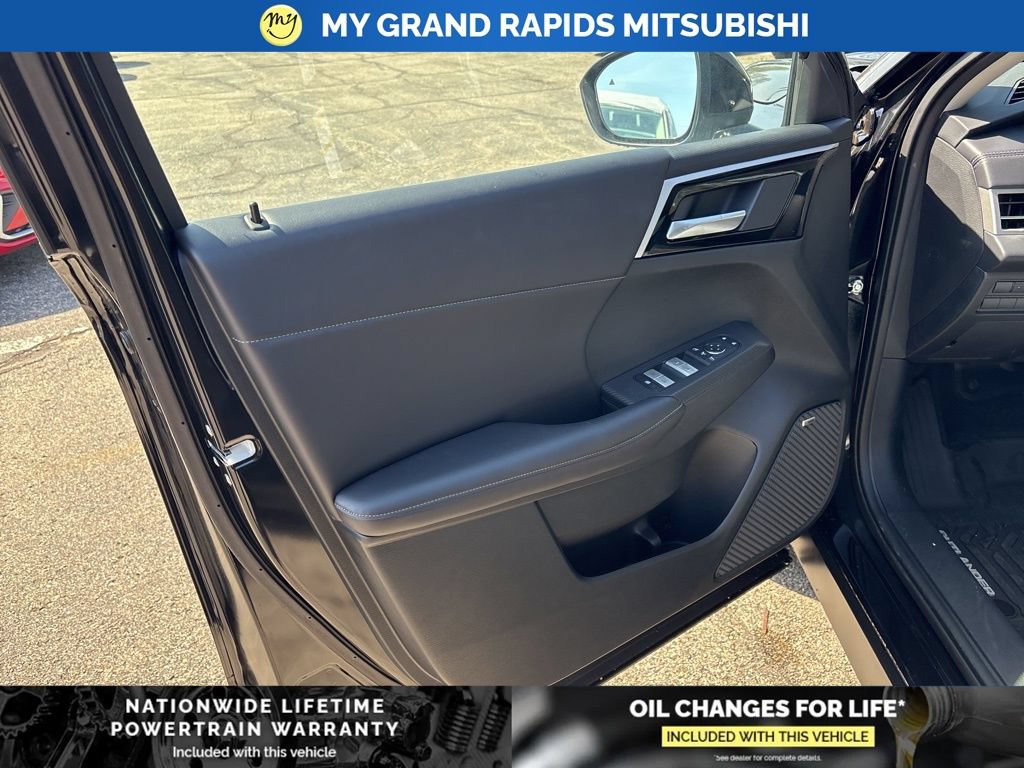 New 2026 Mitsubishi Outlander SE AWD/4WD image 8