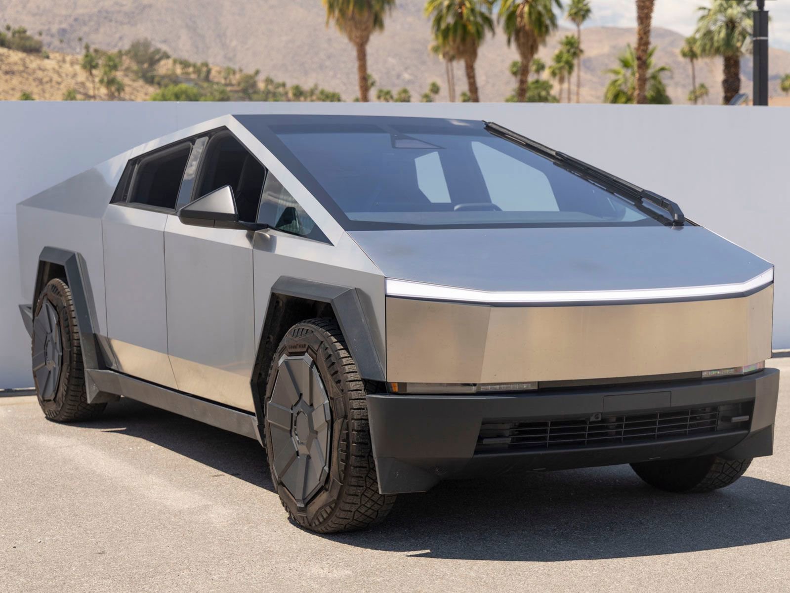 Used 2024 Tesla Cybertruck Cyberbeast AWD/4WD image 2