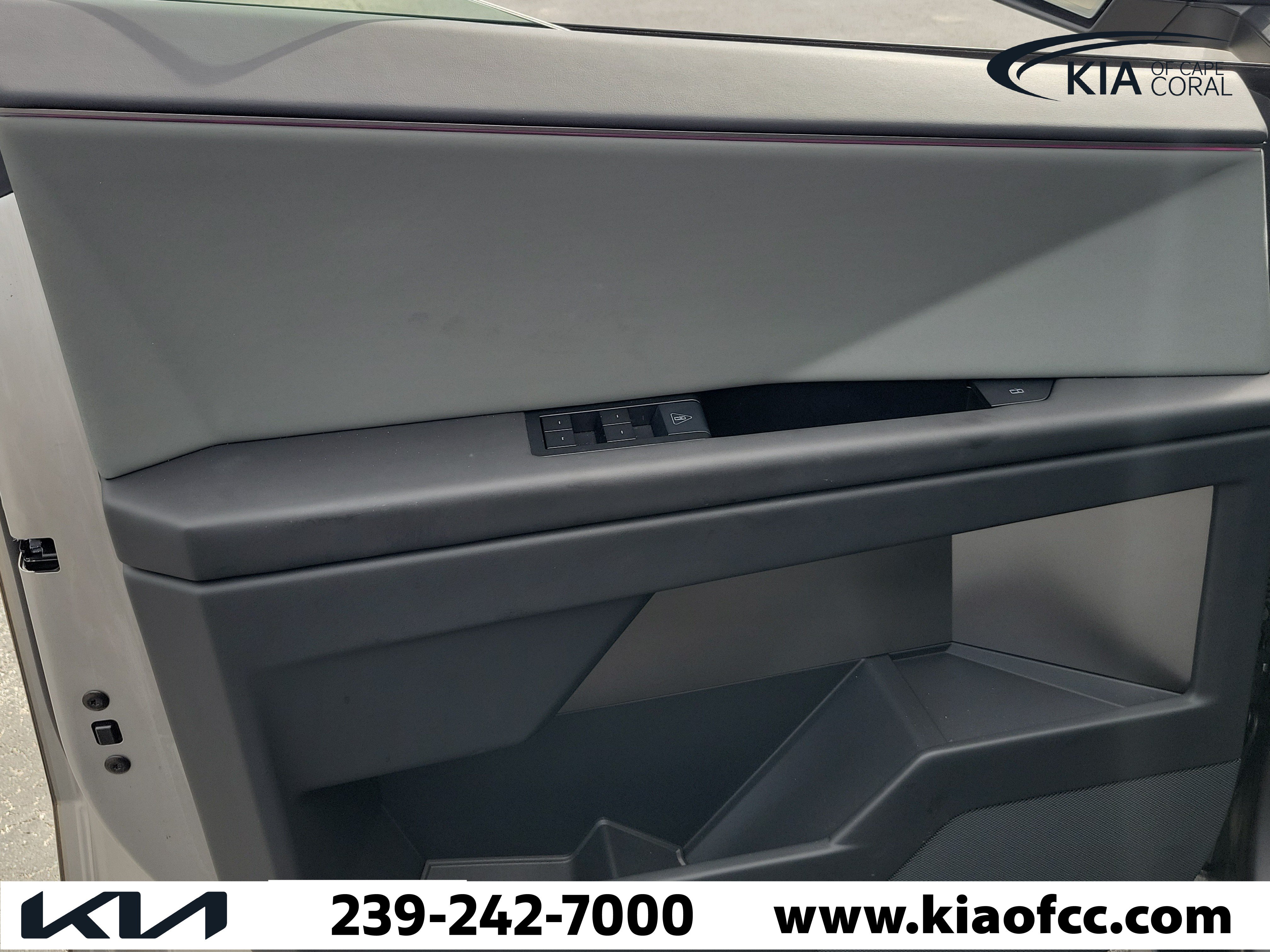 Used 2026 Tesla Cybertruck AWD Crew Cab image 22