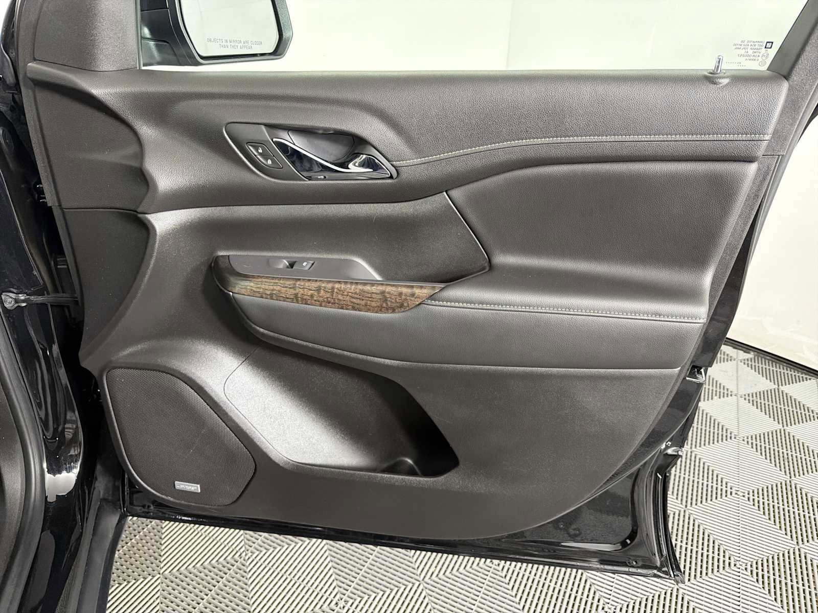 Certified 2022 GMC Acadia Denali w/ Denali Ultimate Package image 18