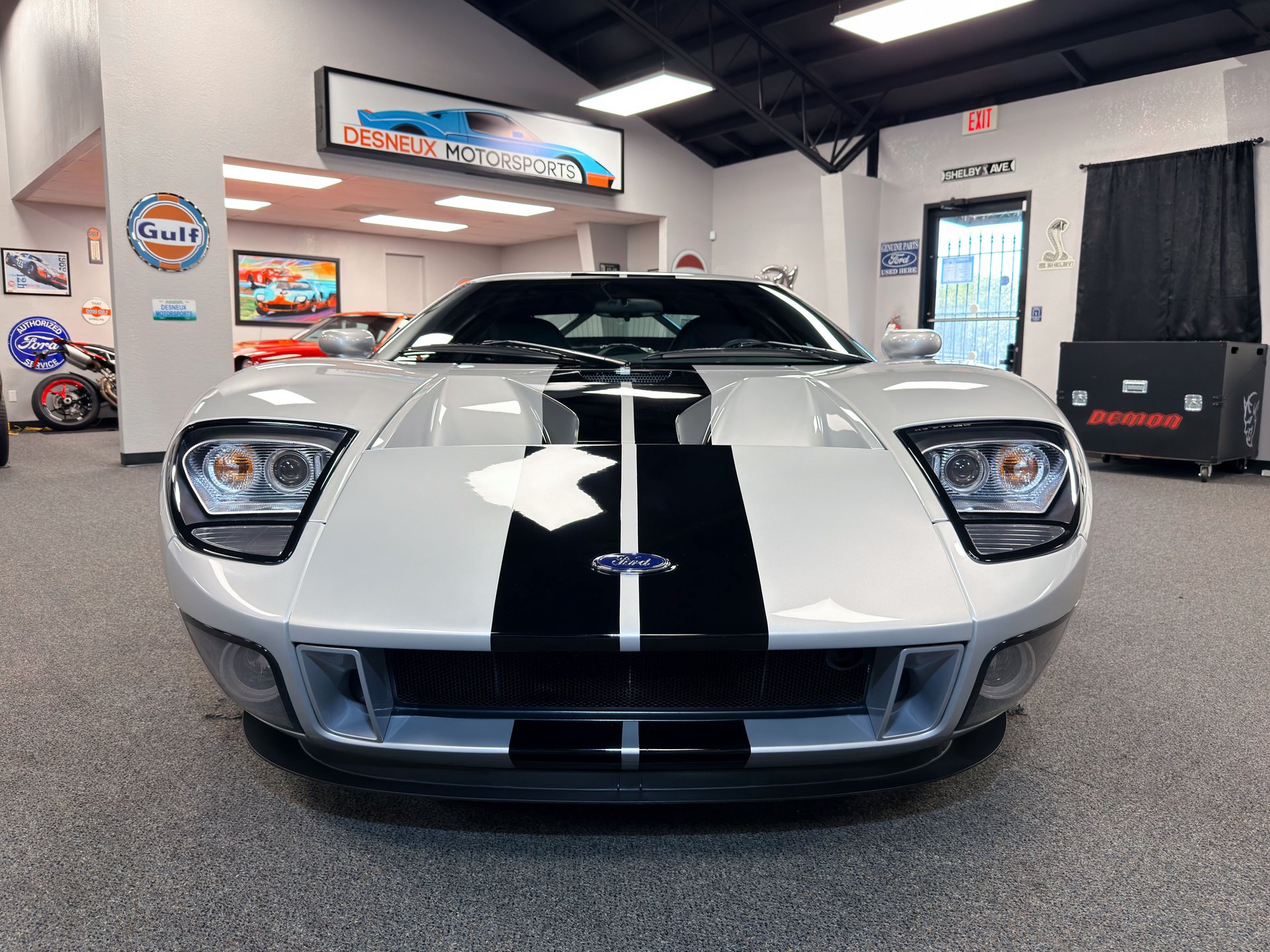 Used 2005 Ford GT RWD image 5