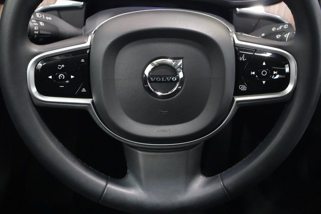 Used 2023 Volvo XC60 B5 Ultimate w/ Climate Package image 17