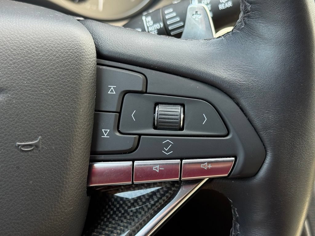 Used 2023 Cadillac XT6 Sport w/ Technology Package AWD/4WD image 33