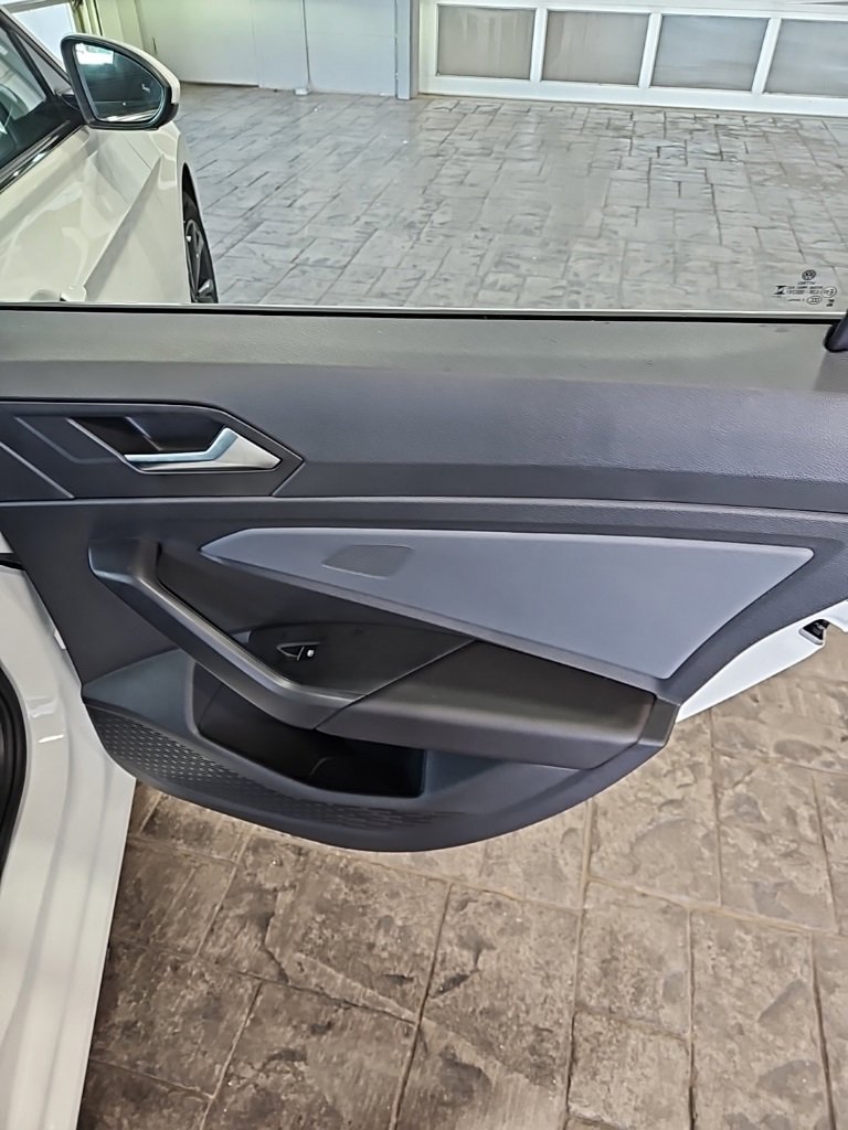 Used 2025 Volkswagen Jetta SE image 15