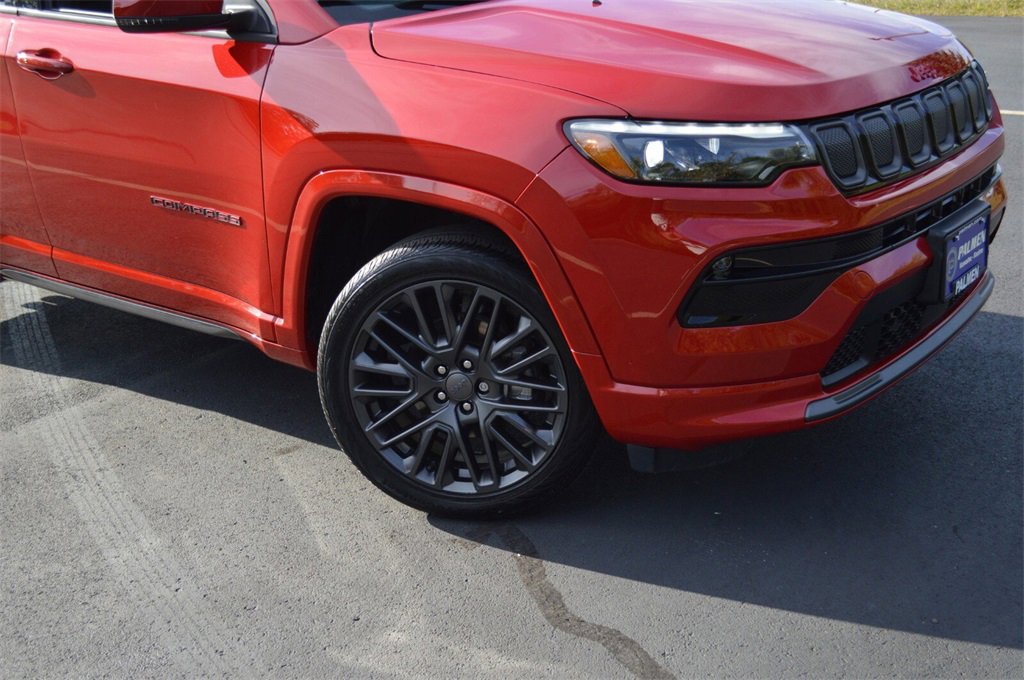 Used 2022 Jeep Compass Limited w/ (RED) Package image 3