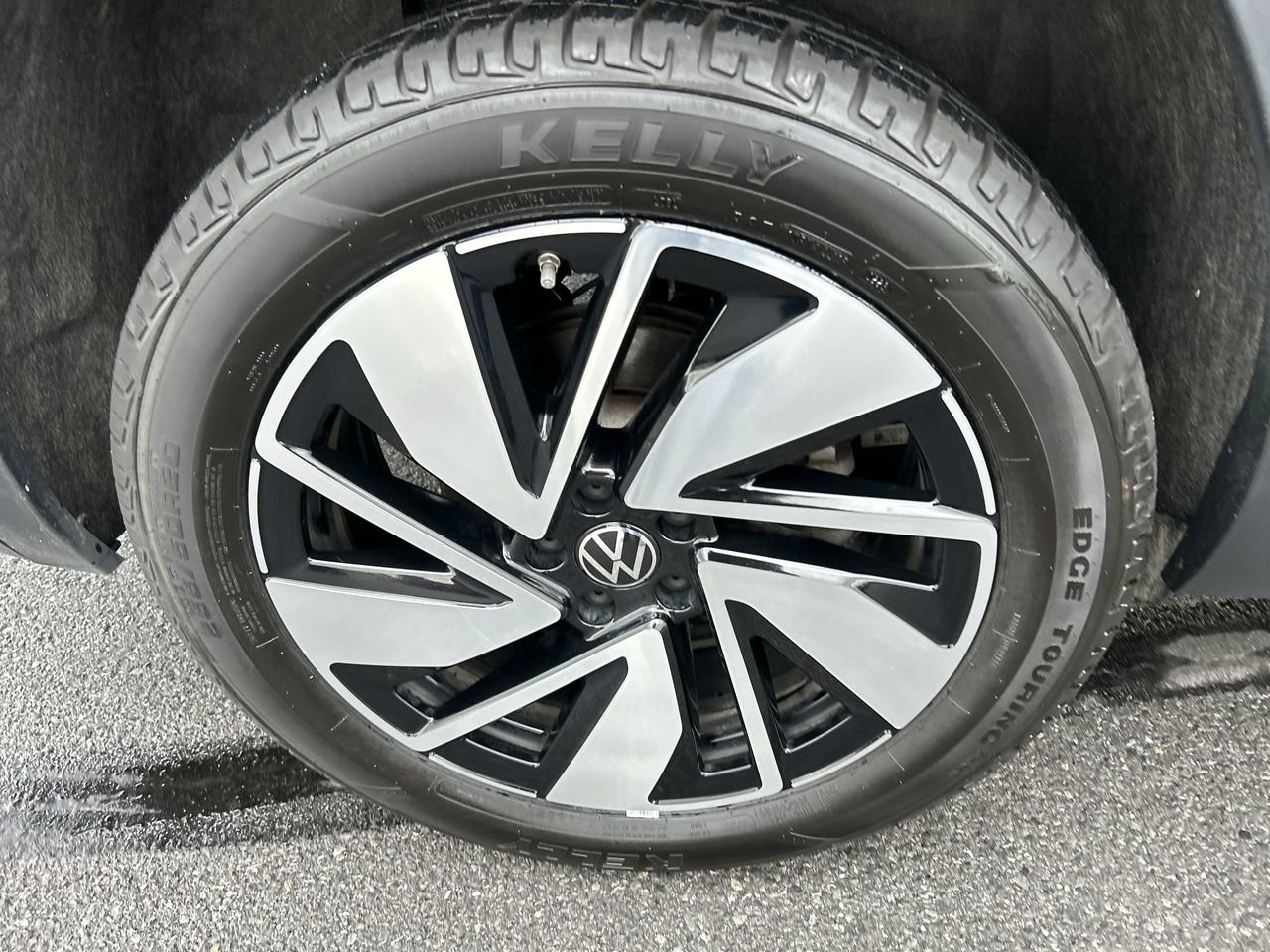 Used 2025 Volkswagen Atlas SE AWD/4WD image 9