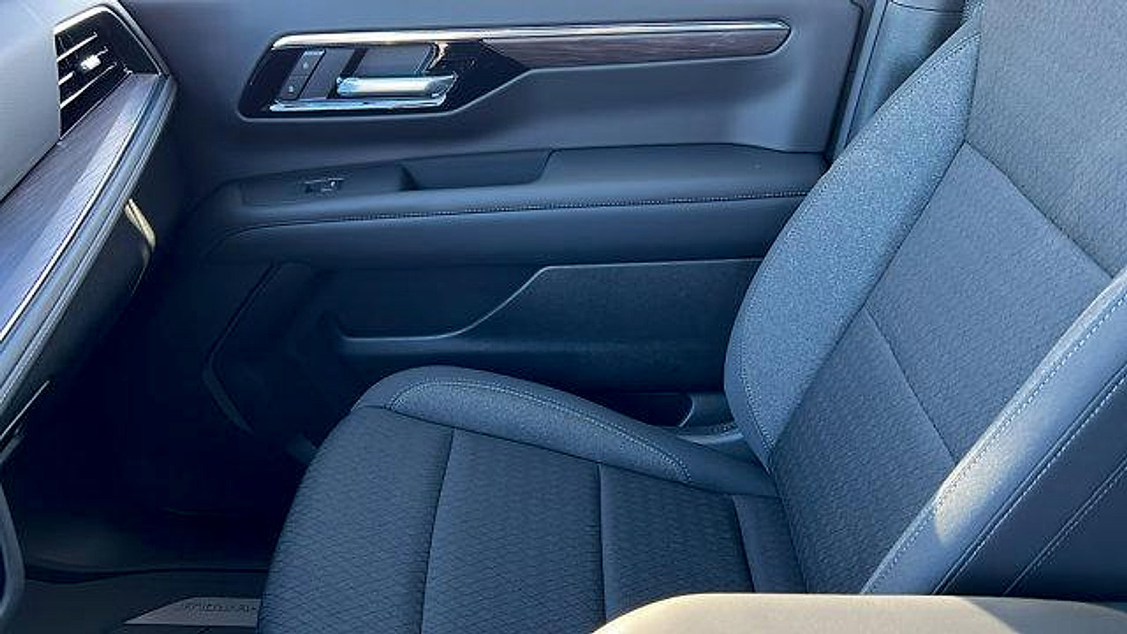 New 2026 Chevrolet Suburban LS w/ LPO, Get Active Package image 21