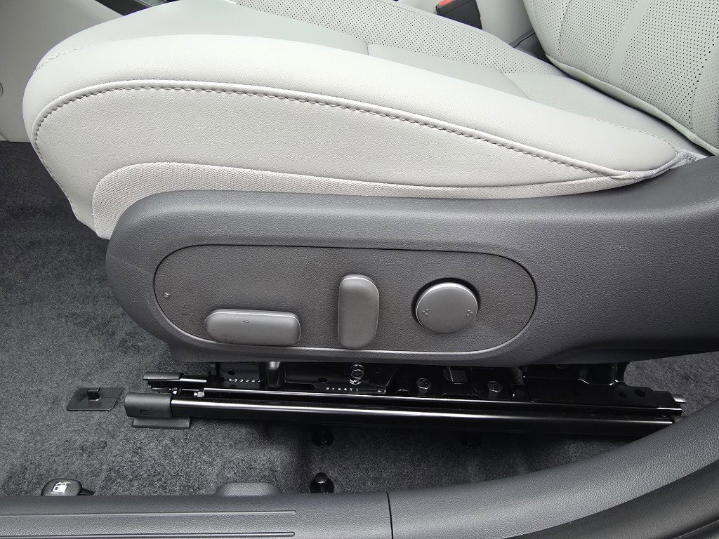 New 2026 Hyundai Kona SEL Premium image 16