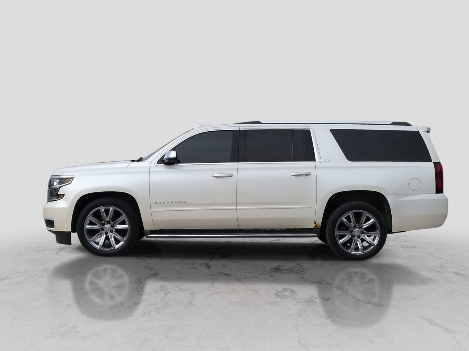 Used 2015 Chevrolet Suburban LTZ image 3