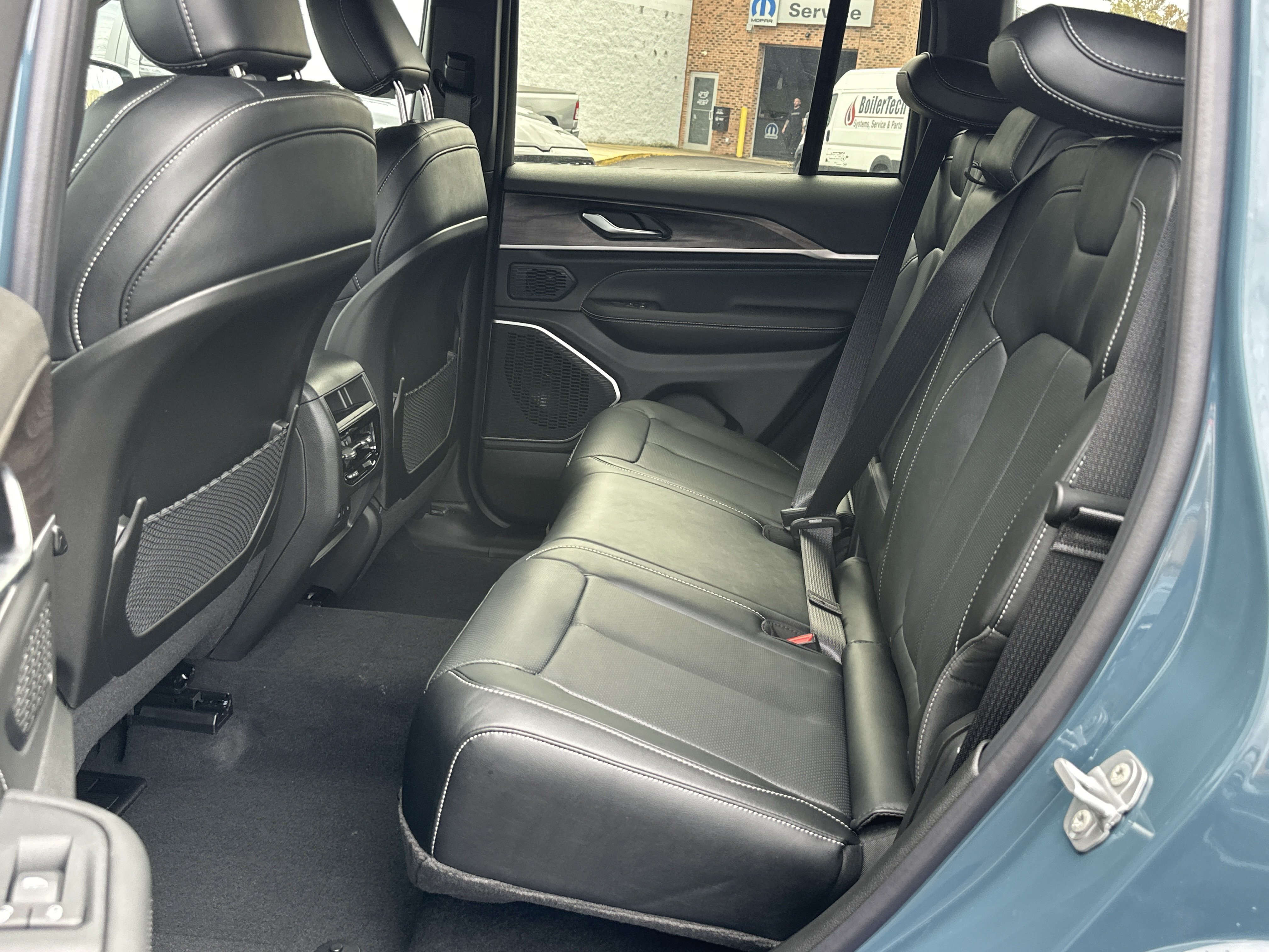 New 2027 Jeep Grand Cherokee Limited AWD/4WD image 30