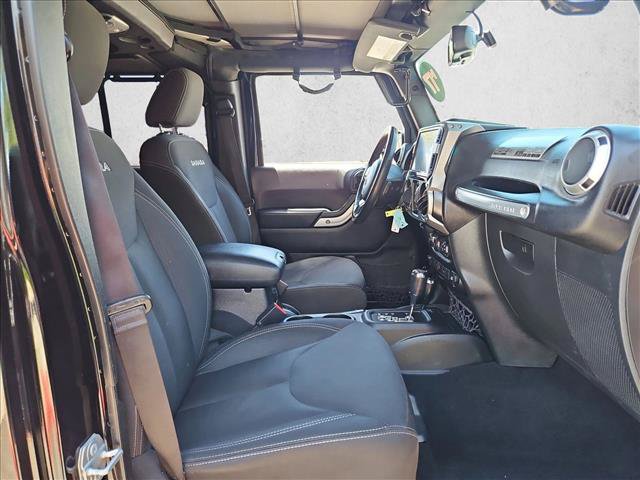 Used 2017 Jeep Wrangler Unlimited Sahara AWD/4WD image 16