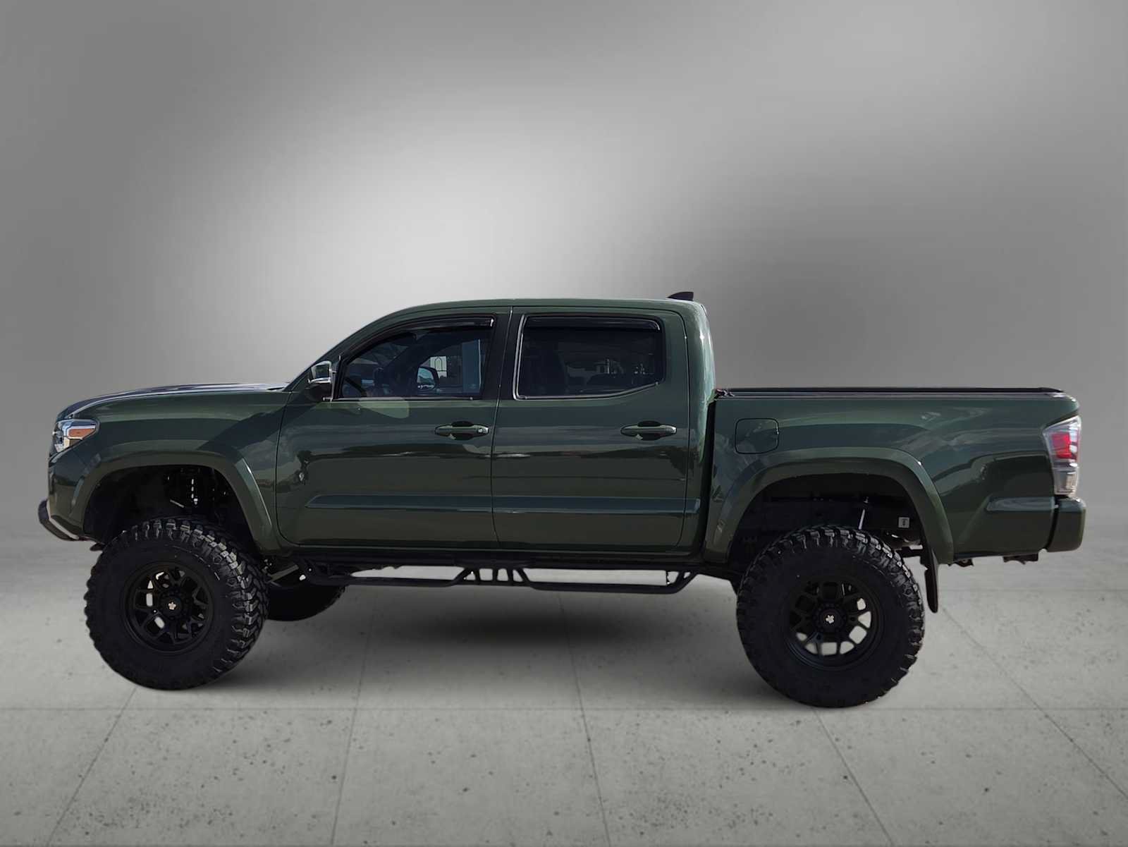 Used 2021 Toyota Tacoma TRD Sport w/ TRD Premium Sport Package RWD image 4