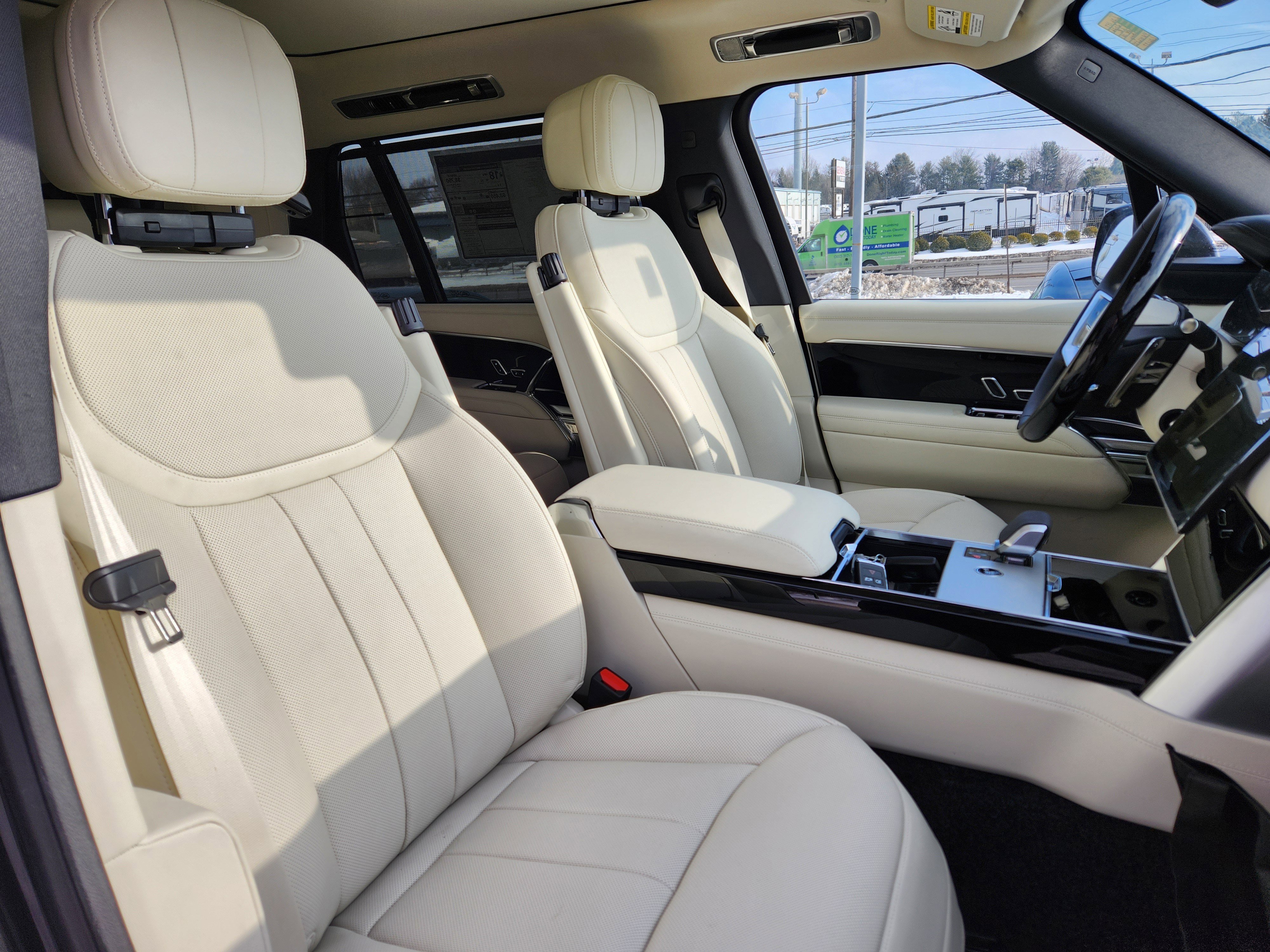 New 2026 Land Rover Range Rover Long Wheelbase SE image 12