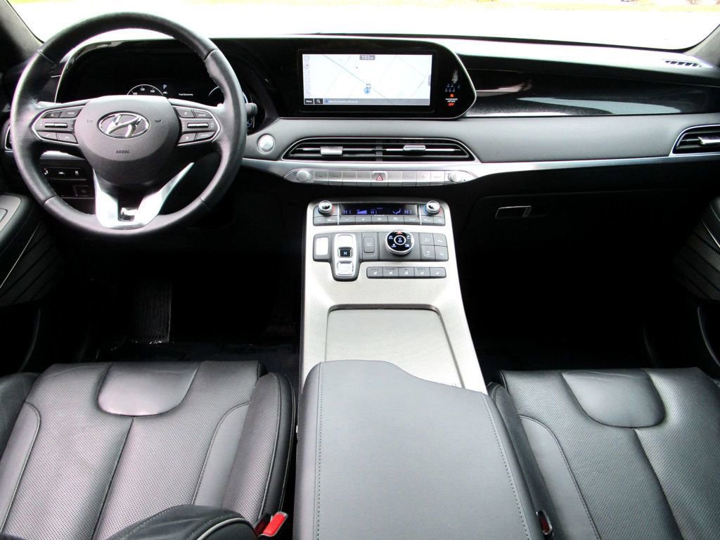 Used 2022 Hyundai Palisade Calligraphy image 2