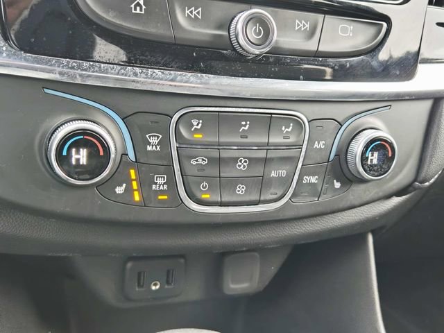 Used 2023 Chevrolet Traverse LT image 25