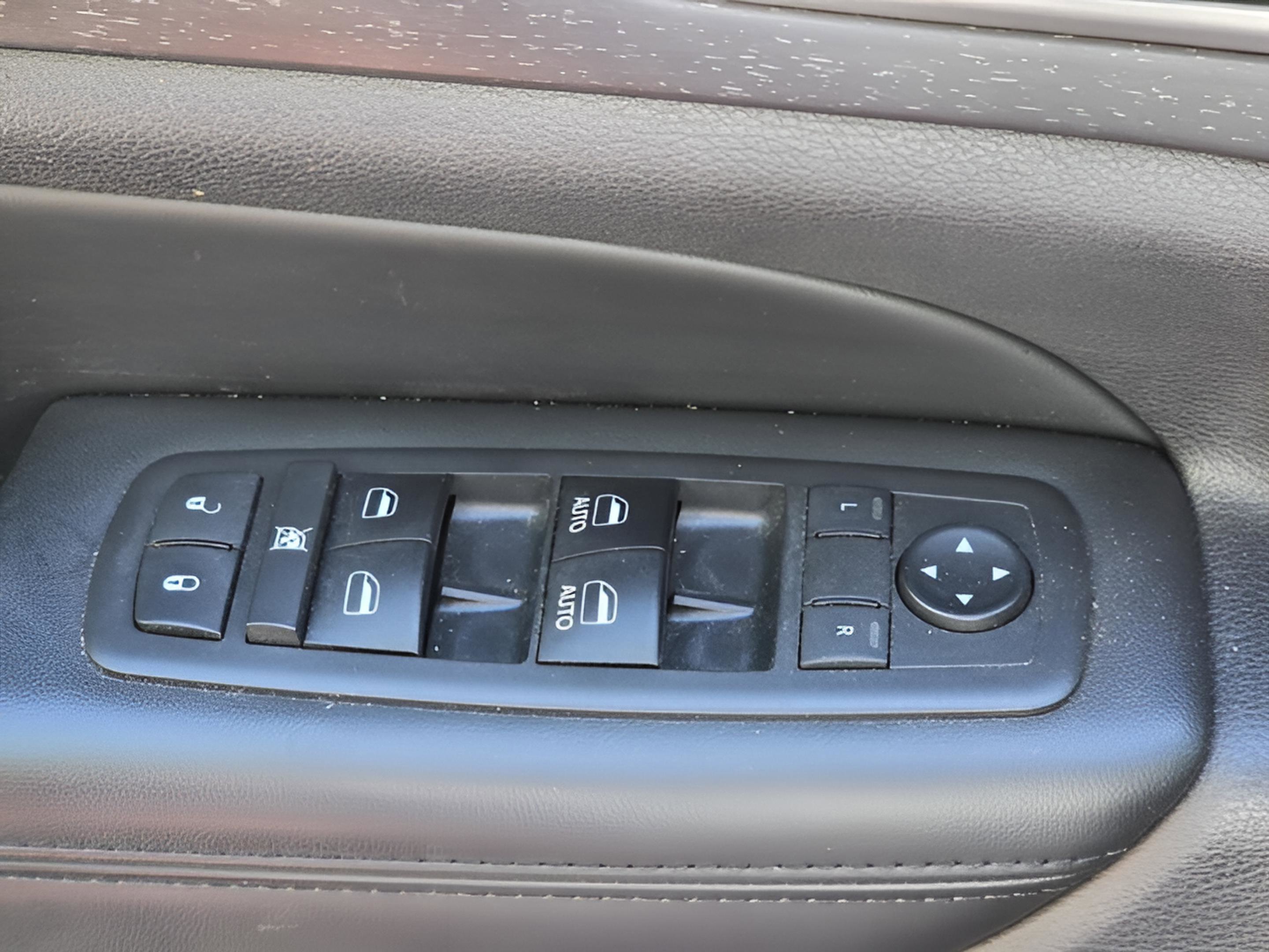 Used 2018 Jeep Grand Cherokee Altitude RWD image 16