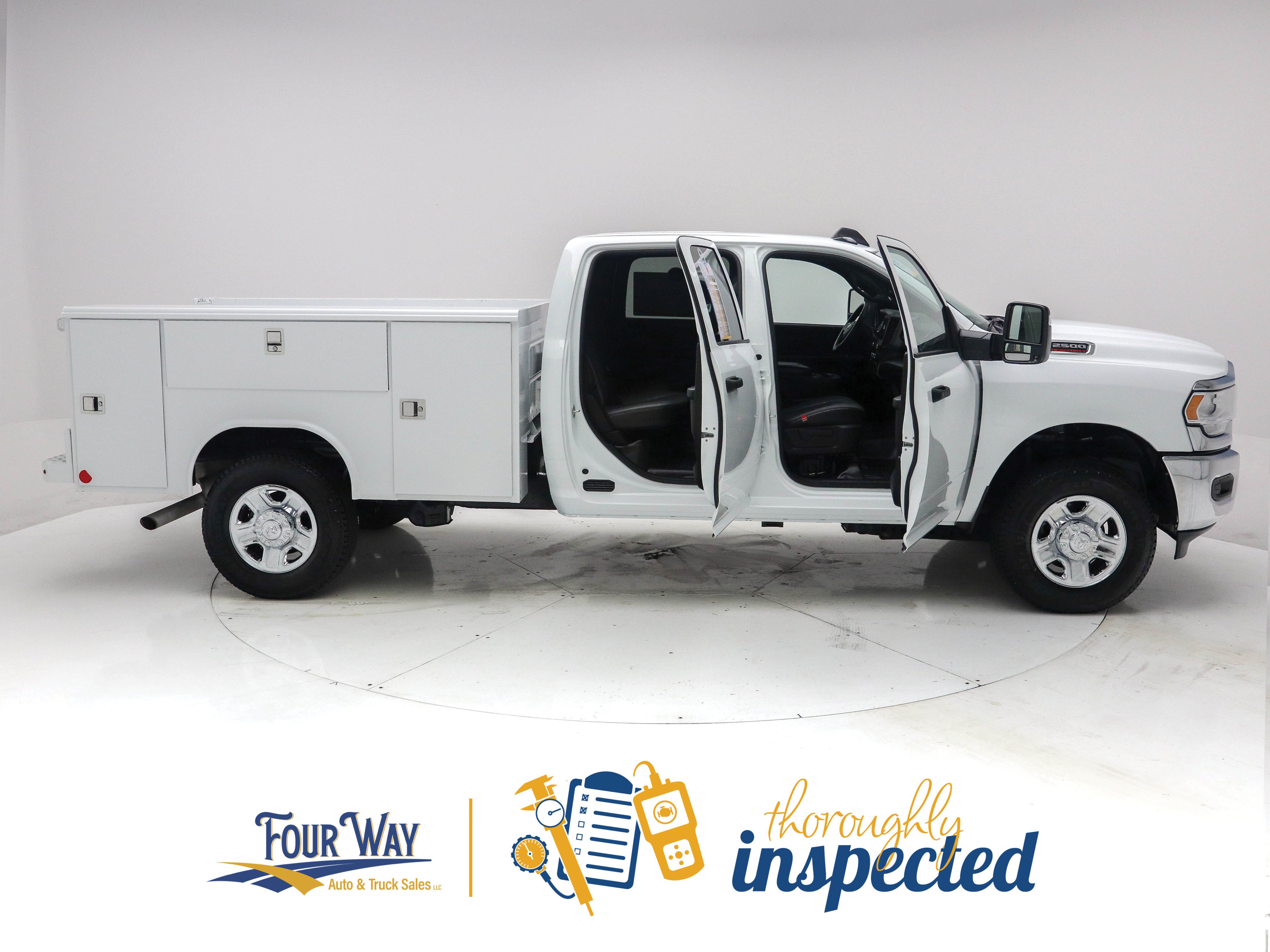 Used 2024 RAM 2500 Tradesman w/ Chrome Appearance Group AWD/4WD image 3