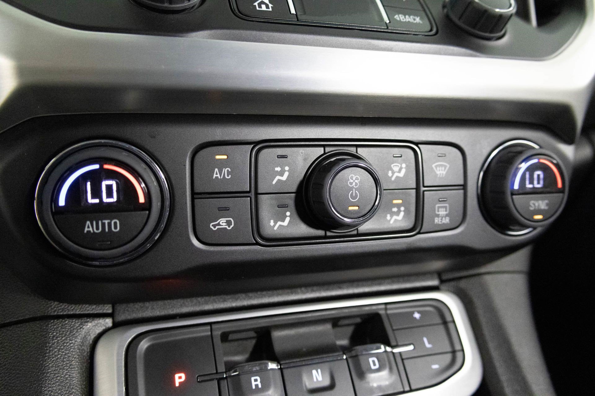 Certified 2023 GMC Acadia SLE w/ Driver Convenience Package image 23