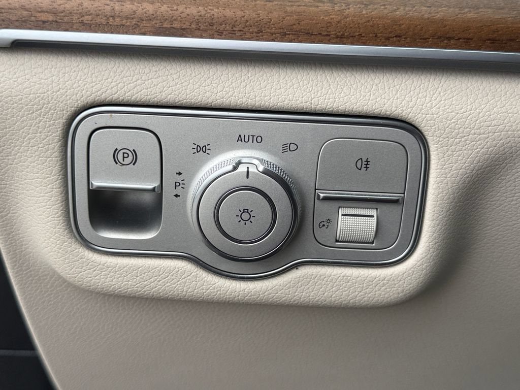 Used 2022 Mercedes-Benz GLS 450 4MATIC image 22