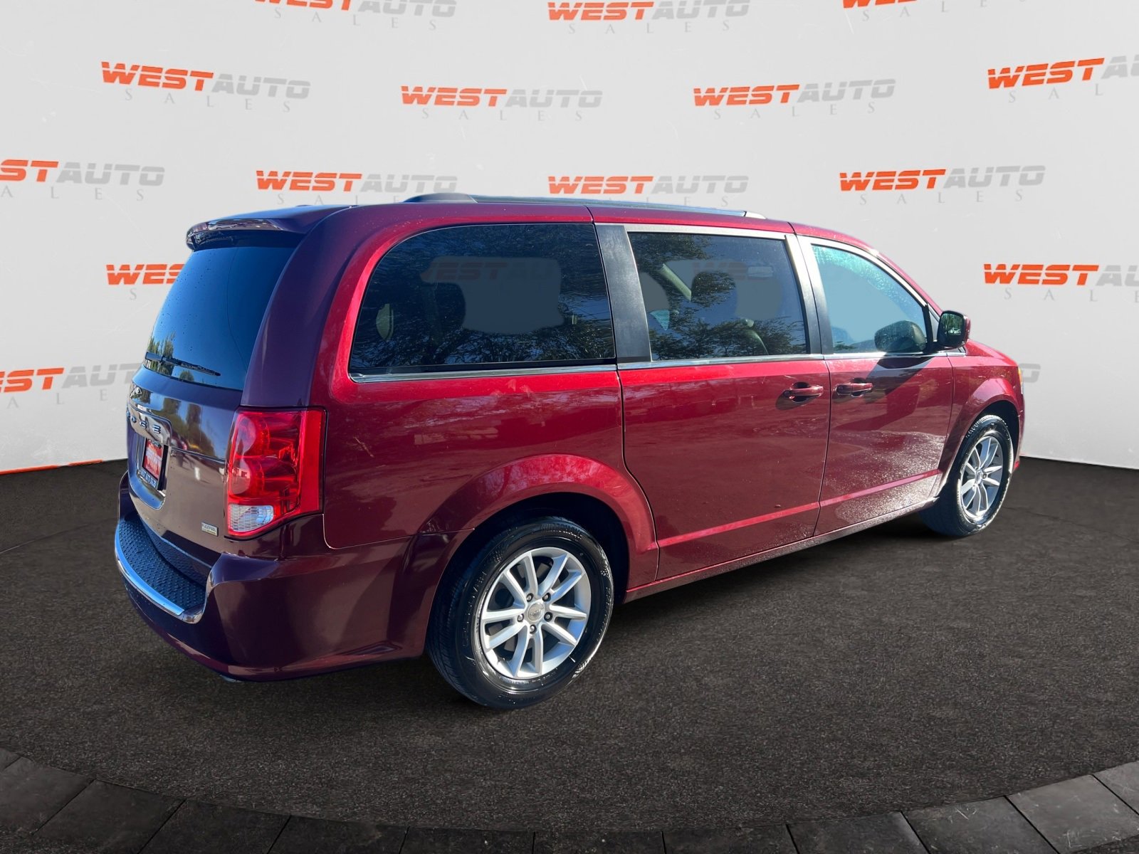 Used 2020 Dodge Grand Caravan SXT image 5