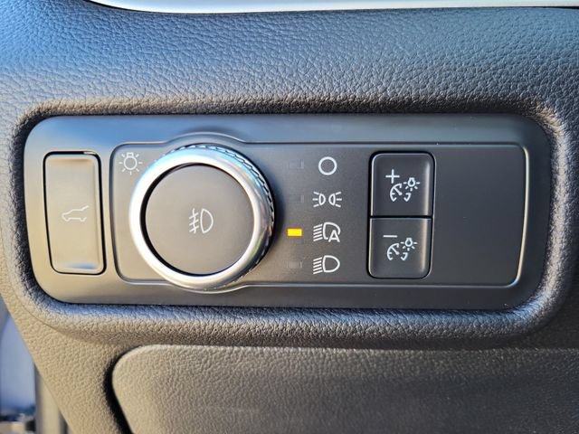 Used 2021 Ford Explorer XLT w/ Equipment Group 202A AWD/4WD image 11