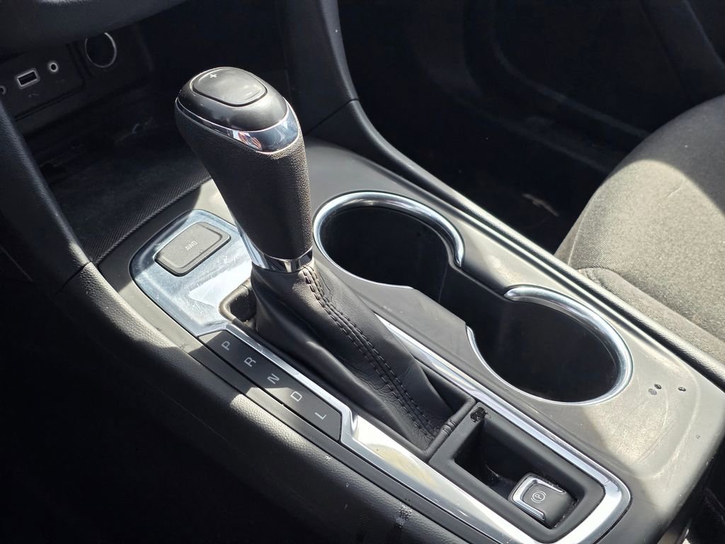 Used 2021 Chevrolet Equinox LT w/ LPO, Cargo Package image 10