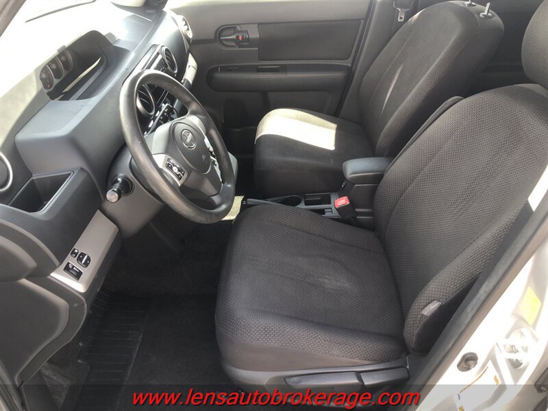 Used 2010 Scion xB FWD image 11